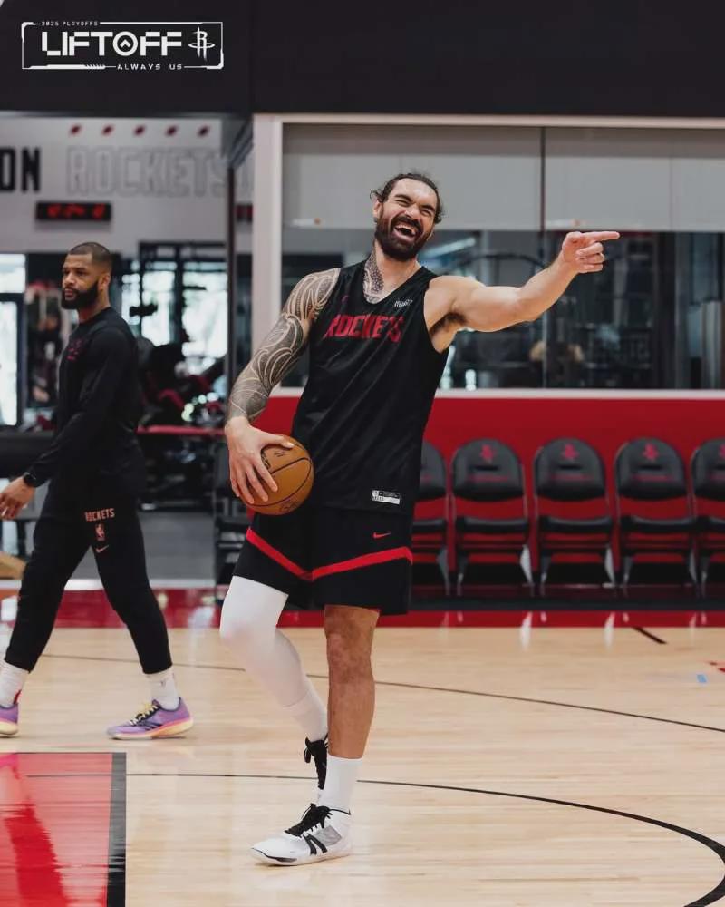 正式签约!3年3900万!再见了,湖人队