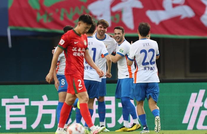 开云在线-239次犯规+5红38黄！泰山队犯规、红黄牌三榜第一，全队心态失衡