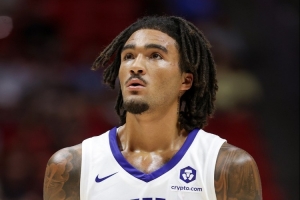 还装职业球员席菲诺21分钟4中0未得分 仅拿2板1断&amp;6次犯规