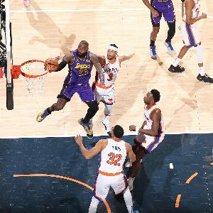 开云官网-薪资专家：休赛期做交易更容易 詹姆斯若去尼克斯需唐斯单换