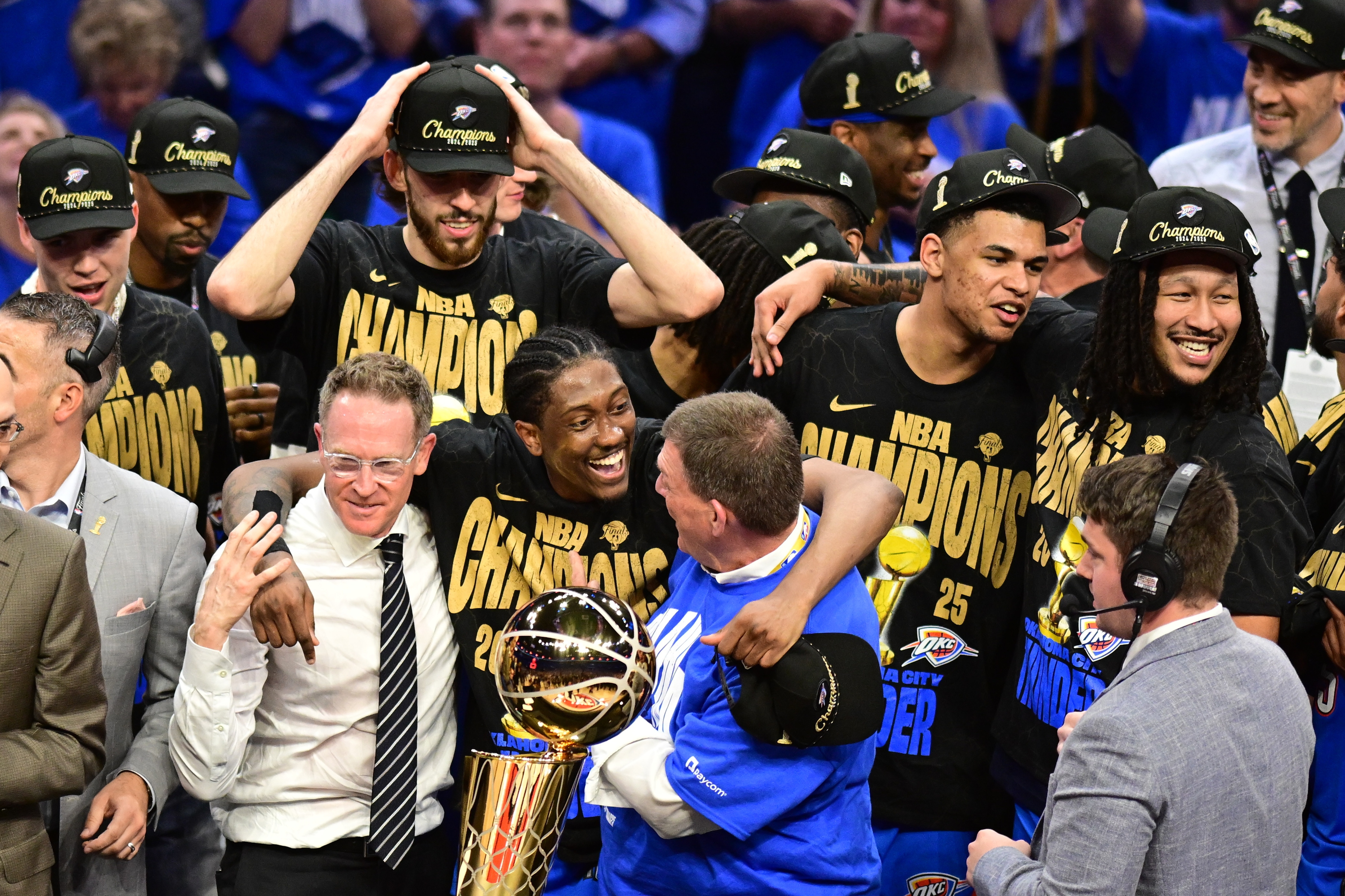 开云娱乐-王朝难建😅7年7队夺冠致敬50年前 SGA小丑库昊字母老詹轮庄🎲