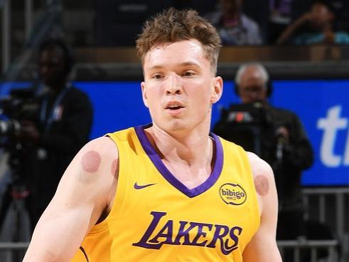 开云官网-三分6中0，正负值倒数第一！你再这么打下去，湖人更难换到中锋了