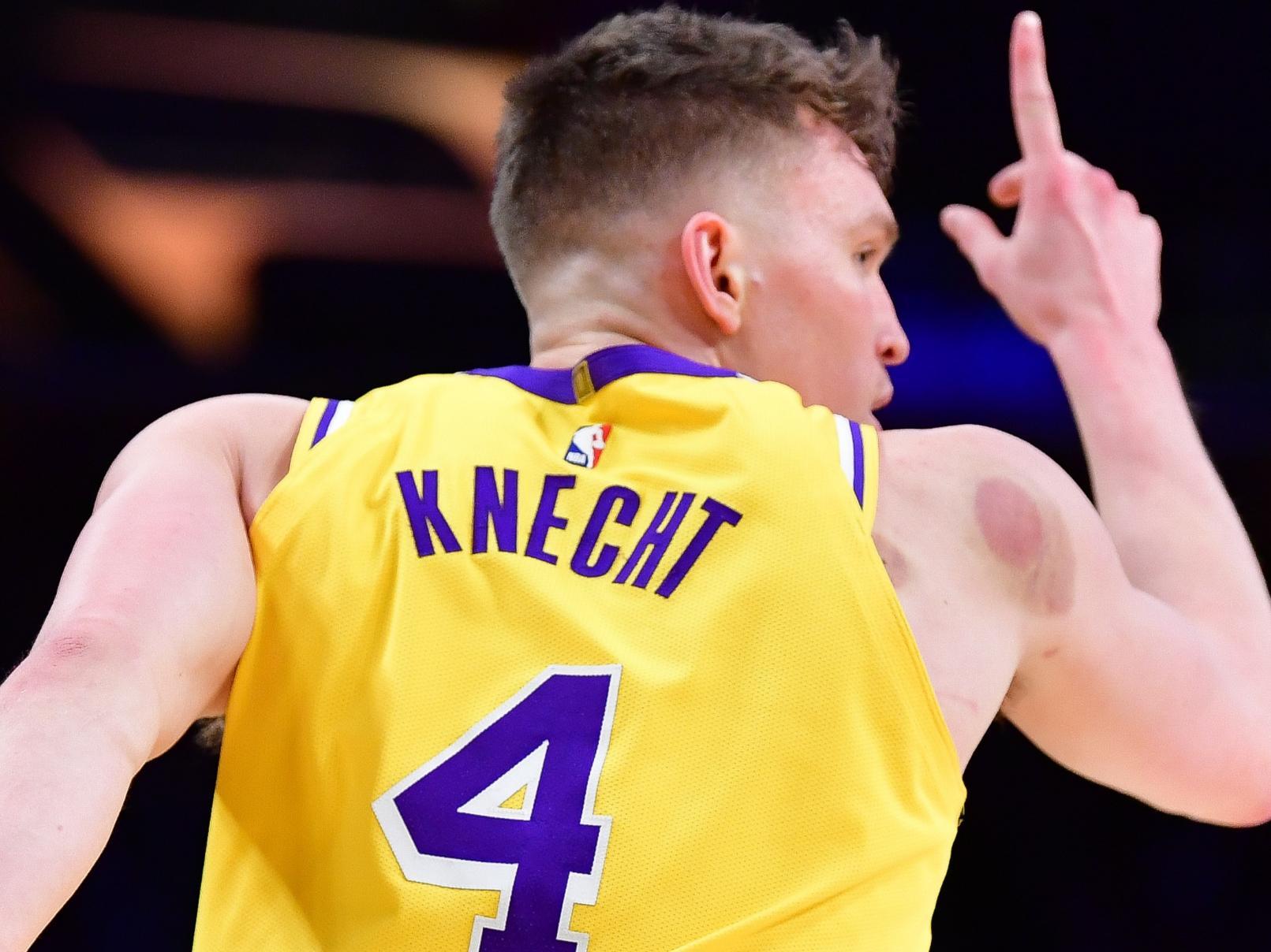 开云官网-三分6中0，正负值倒数第一！你再这么打下去，湖人更难换到中锋了