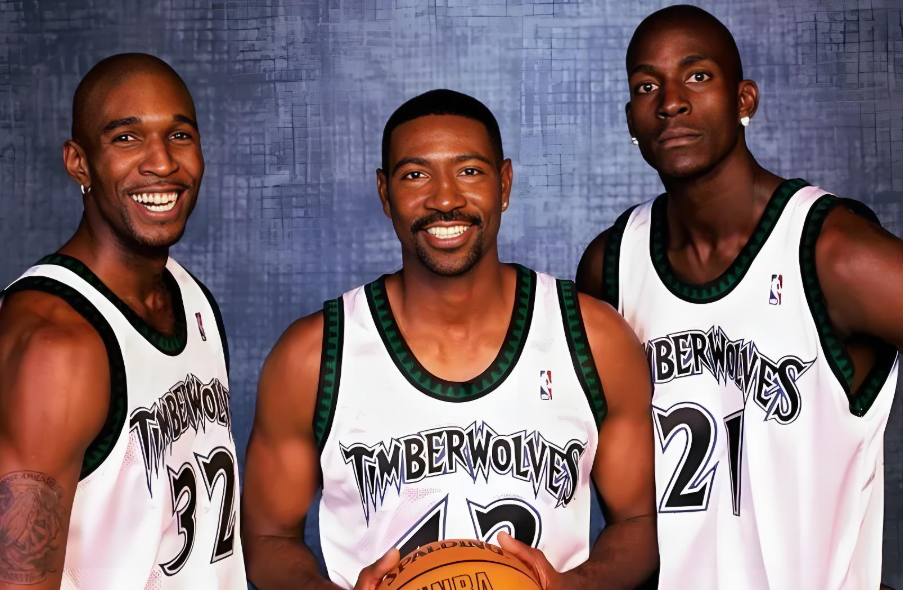 开云娱乐-阴阳合约！神秘代言！伦纳德的合约风暴！