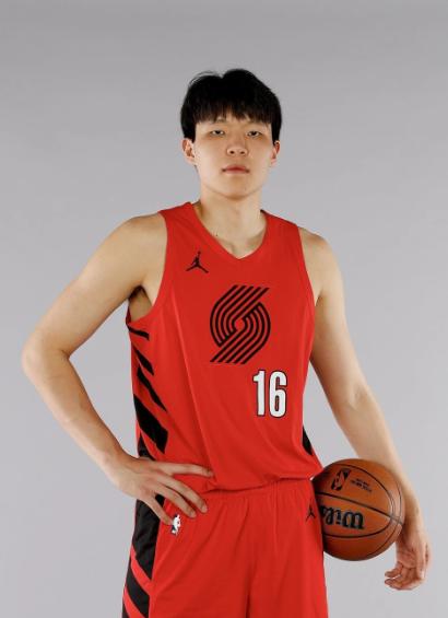 开云APP-不装了,杨瀚森大气发言!开拓者很欣慰,球迷:冲击新秀全明星赛