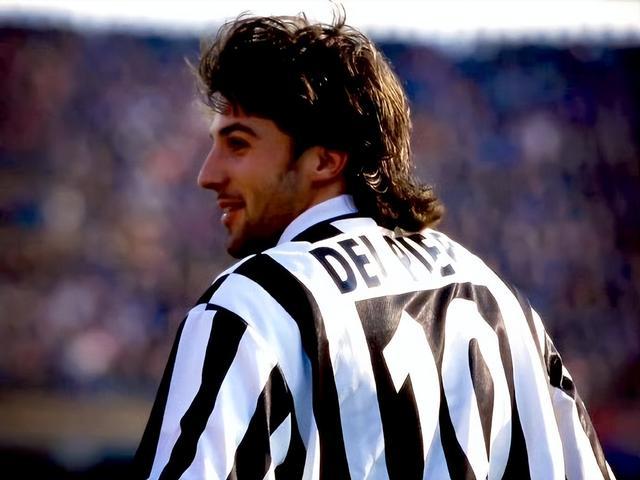 开云娱乐-谁是欧冠赛场上的任意球大师？攻入10球以上仅三人，C罗独占鳌头