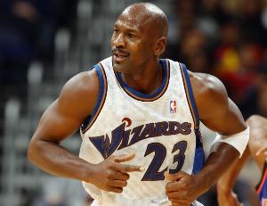 第二次宣布复出后赶上911！乔丹将工资全部捐出支援受难群众！