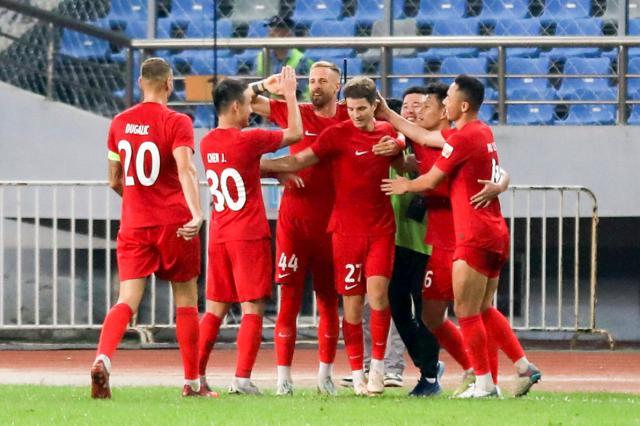 1709087155138010807.jpg 开云娱乐-【2024中超巡礼之梅州】广东足球“领头羊”背负重任