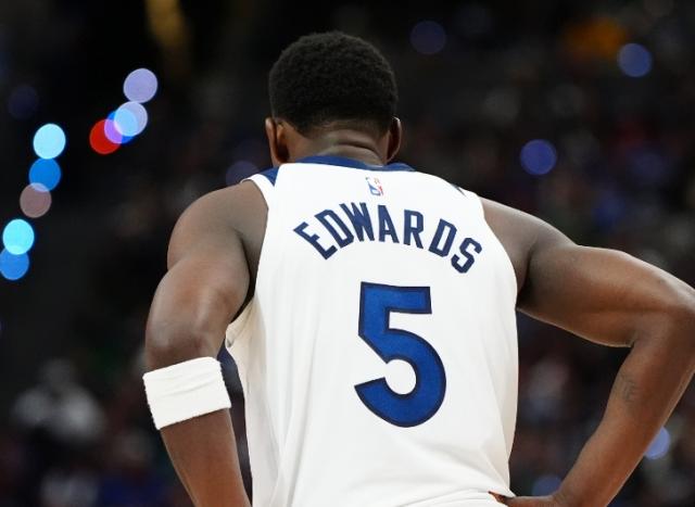 抢七耗尽狼队体能 爱德华兹打法变形被逼入极限