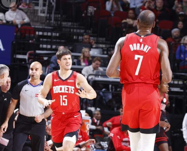 kaiyun-轻取公牛！杜兰特28+10，史密斯救命8分，火箭该让雨姐首发了