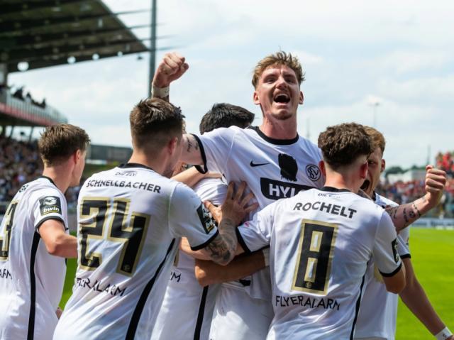 开云入口-从业余联赛两年两连跳 1.3万人的小镇首闯德乙