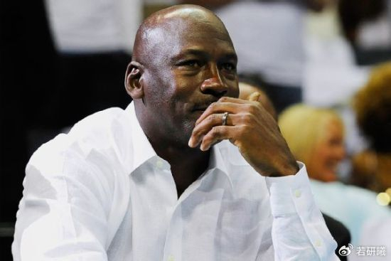 乔丹评历史最强五人组，科比詹皇均无缘，网友：这阵容能6连冠|勒布朗·詹姆斯|科比·布莱恩特|皮蓬|奥拉朱旺|总冠军_新浪体育_新浪新闻