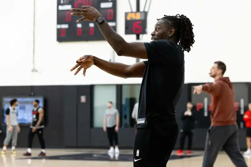 开云在线-开拓者官方晒球员训练照：在训练馆，做着我们热爱的事情