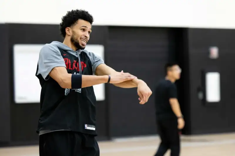 开云在线-开拓者官方晒球员训练照：在训练馆，做着我们热爱的事情