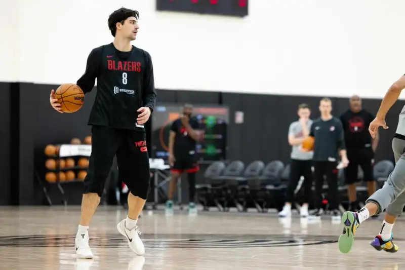 开云在线-开拓者官方晒球员训练照：在训练馆，做着我们热爱的事情