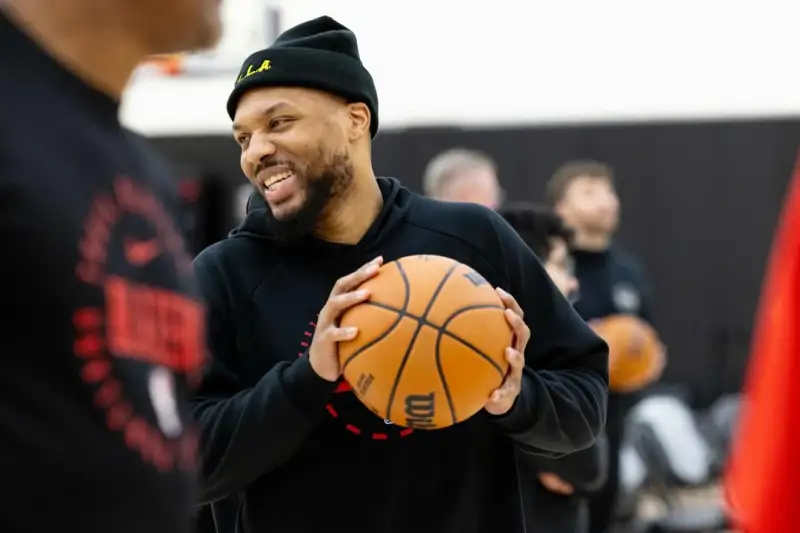 开云在线-开拓者官方晒球员训练照：在训练馆，做着我们热爱的事情