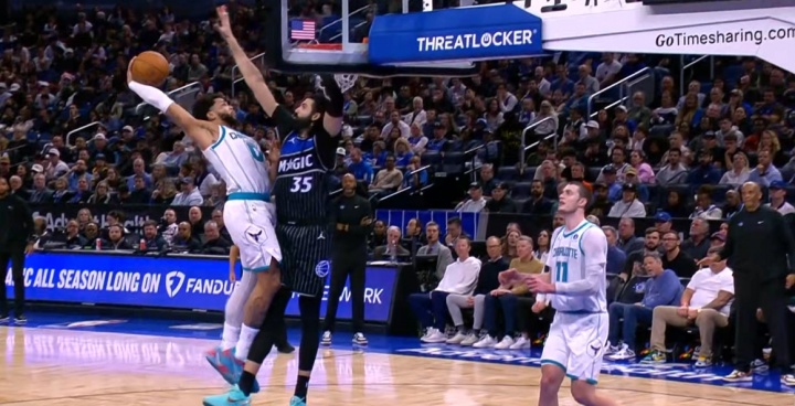 开云娱乐-😤会挽雕弓如满月！小桥垫步起飞抡圆了战斧隔扣比塔泽！