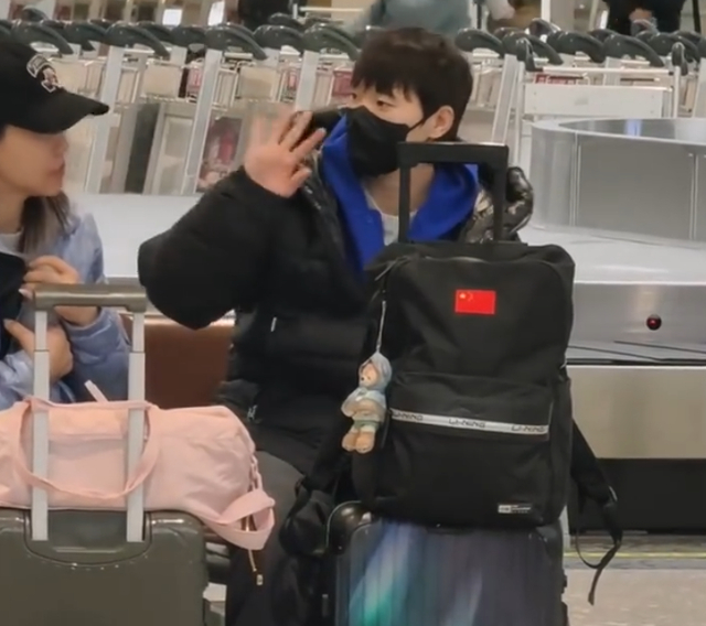 开云入口-王曼昱丢冠并无沮丧！抵达北京大方与球迷挥手 将登时尚杂志封面|WTT|陈幸同|韩莹|多哈|陈熠_新浪体育_新浪新闻