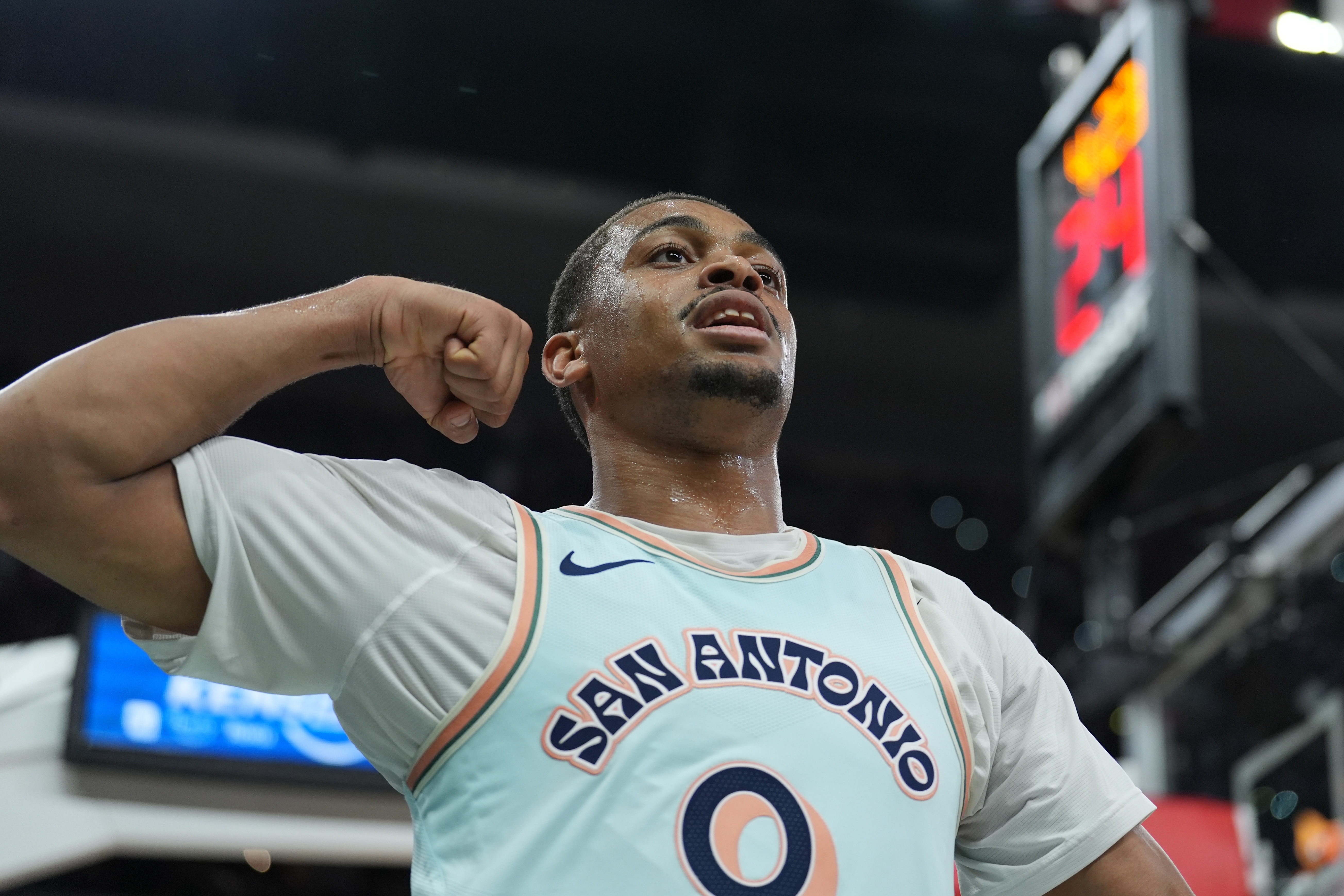 开云入口-凯尔登：我曾场均22分但球队只赢22场 那意义远比不上现在赢球