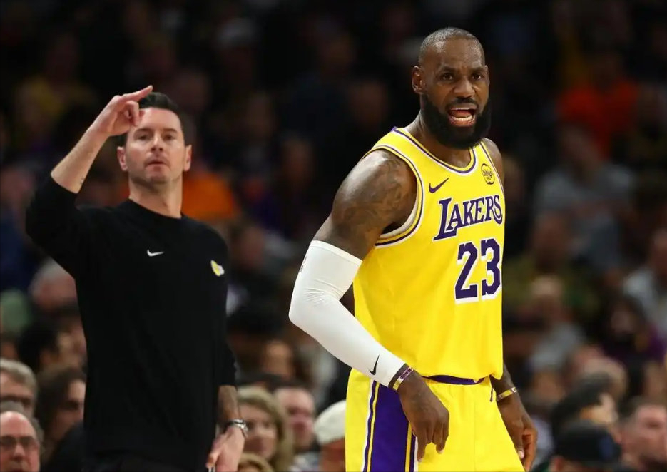 输国王遭3连败！雷迪克自负决策毁了湖人，彻底废了东詹的1大能力