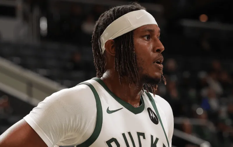 kaiyun-雄鹿官方：迈尔斯-特纳因生病将缺席今日与森林狼比赛