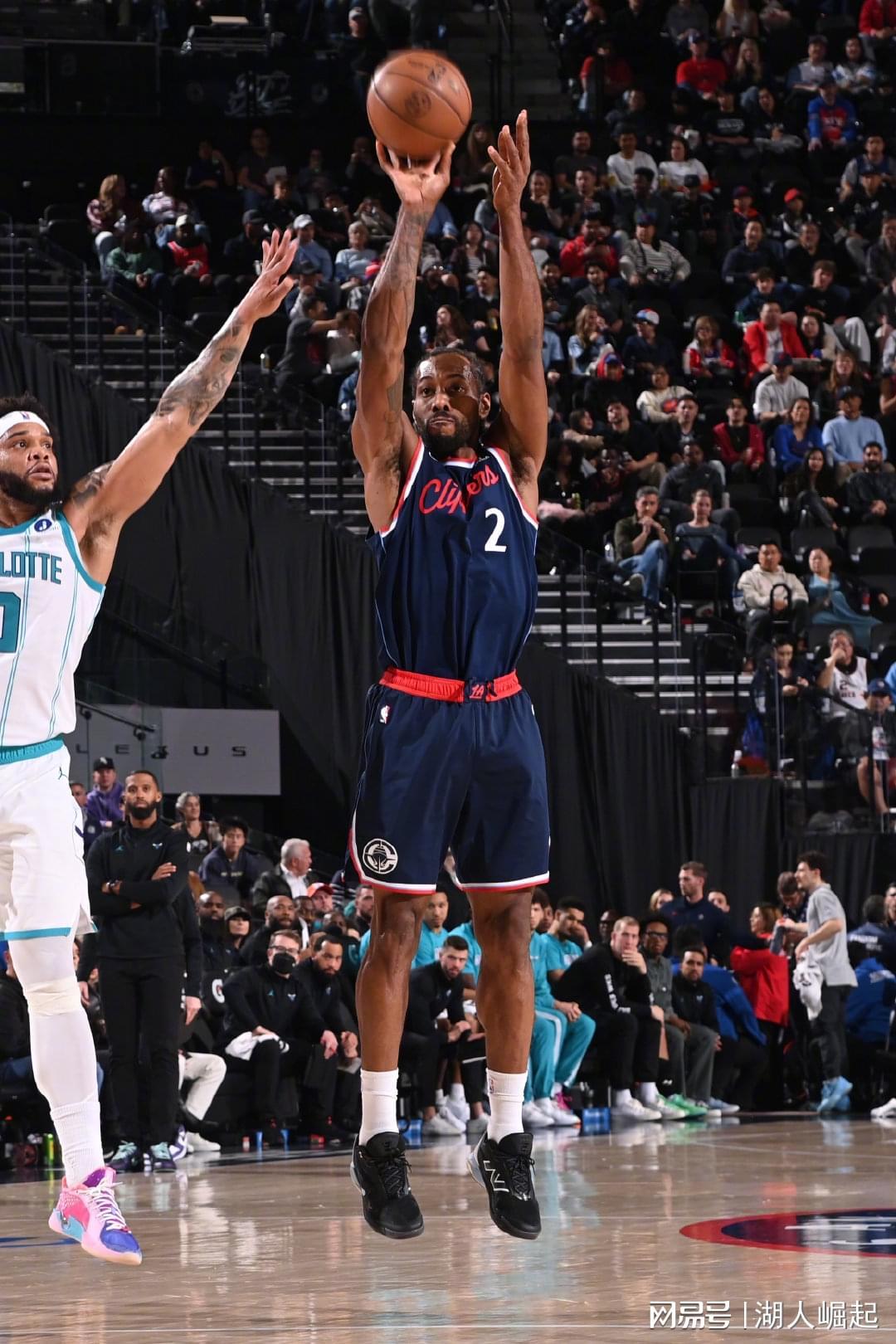 开云在线-莱纳德35+5快船击败黄蜂3连胜，哈登32+4+10鲍尔25+9+5