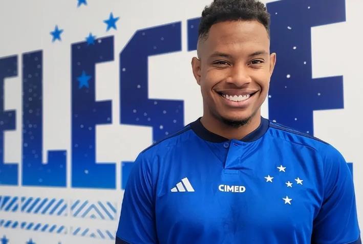 开云娱乐-这位外援原本有机会去蓉城踢中超，如今为何却加盟南通，将踢中甲