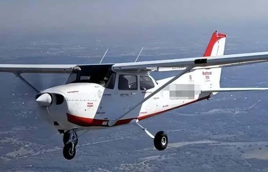 开云官网-27岁清华博士想定居美国被父母拒绝，从 8000米高空绝望跳机，父母拒绝收尸：让他永远留在美国