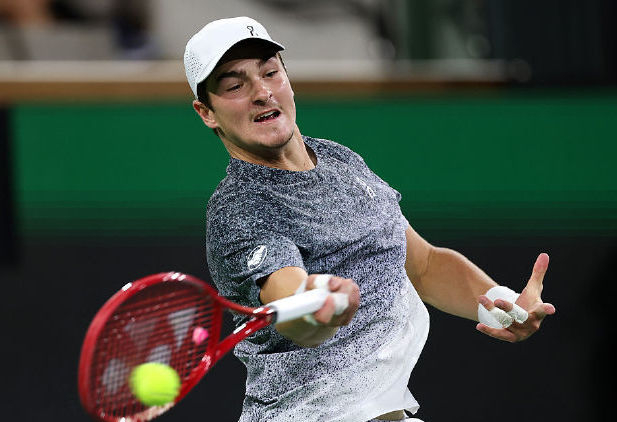 开云入口-辛纳力擒丰塞卡，德约落败自言肘部无碍，阿尼娃遭加新星横扫|大师赛|体育比赛|球员|名将|德约科维奇_新浪体育_新浪新闻