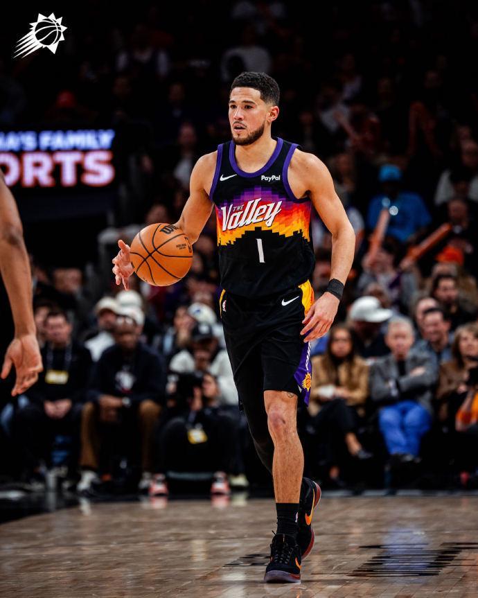 开云在线-绿军躺回东部第二！布克31+8太阳险胜尼克斯 狄龙27分布伦森27分