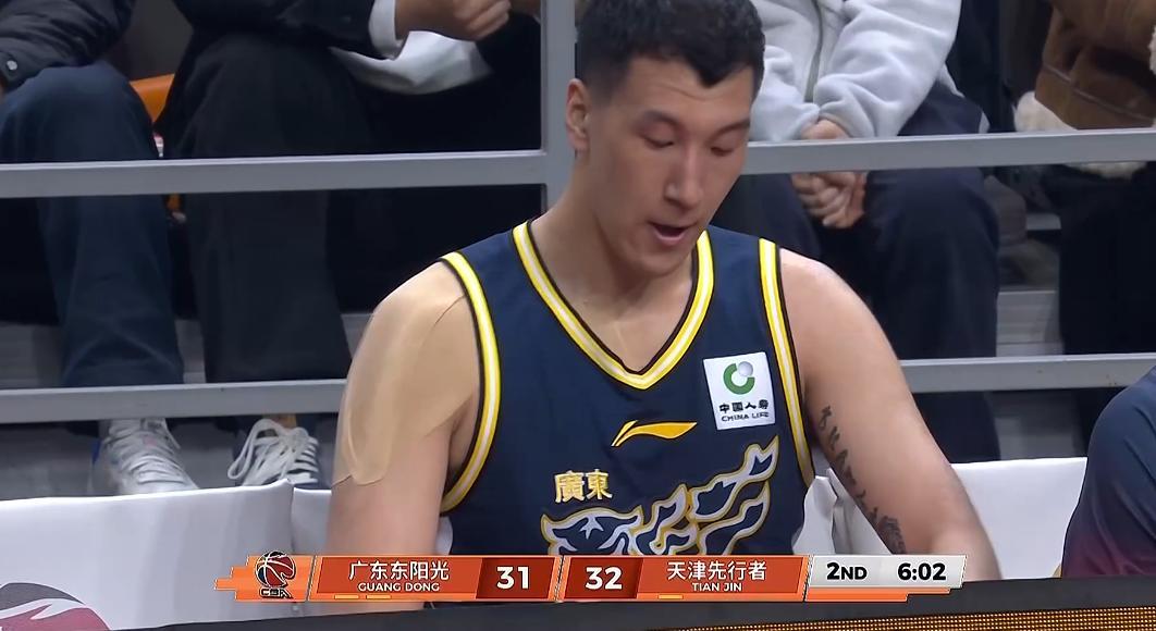 开云在线-菜鸡互啄!鬼才杜锋奇葩怪阵激活胡明轩,末节导演20-7逆转天津