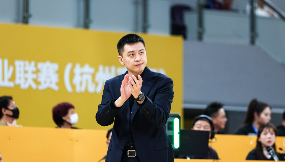 开云在线-还在挽留！辽媒曝杨鸣回沈去了俱乐部 他若走谁合适执教辽篮？