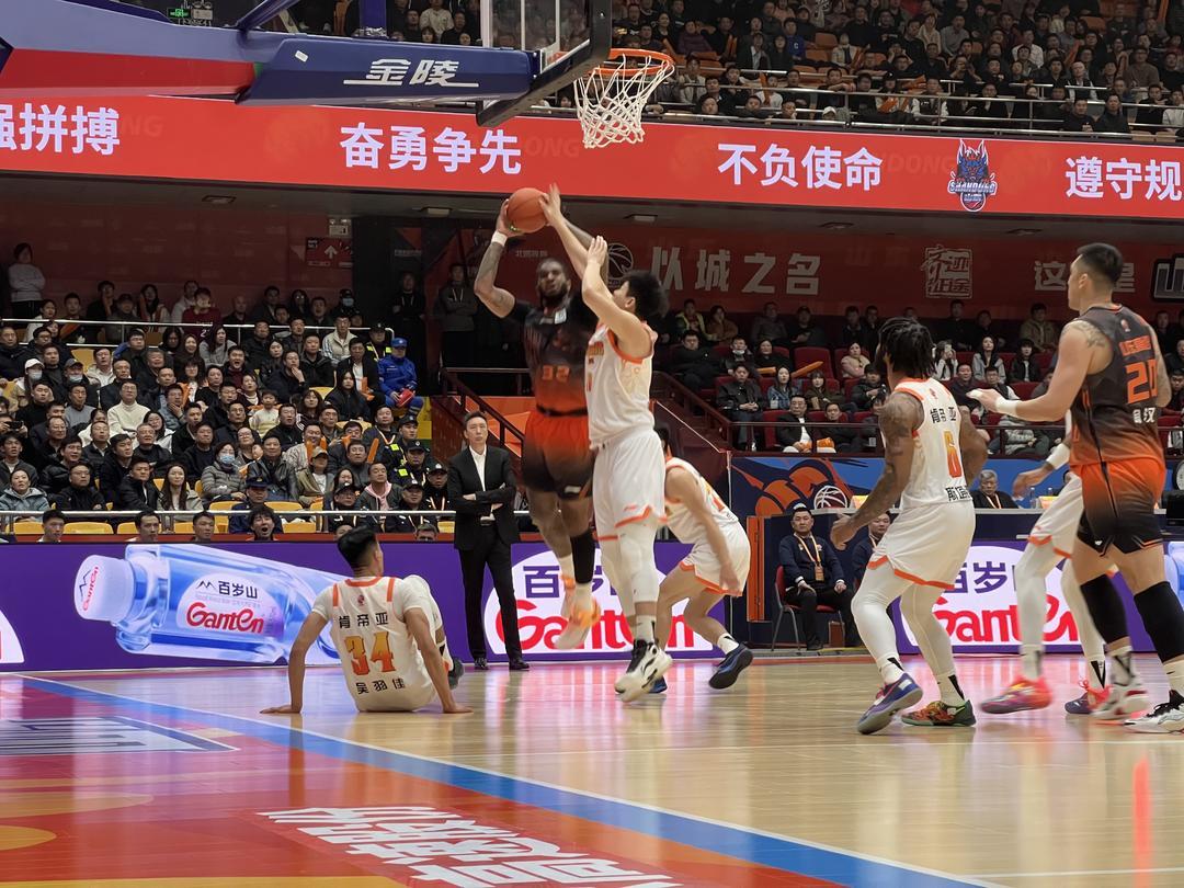 开云APP-全场战报|山东男篮113：104复仇江苏，收获第二阶段开门红