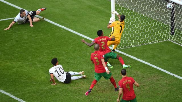 60分钟变身“戈神斯”！勒夫赌对了这件真蓝黑大杀器