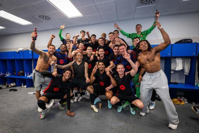 开云APP-巴萨横扫三冠：明星三叉戟的胜利，更是集体的胜利！