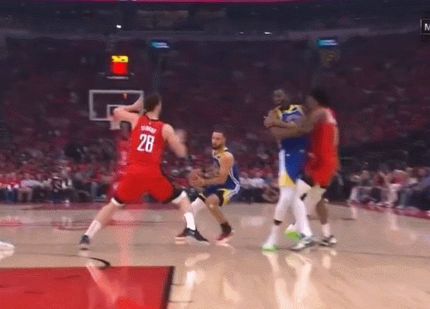 开云官网-互喷、摔跤、伤退！火勇大战摩擦不断变身格斗现场